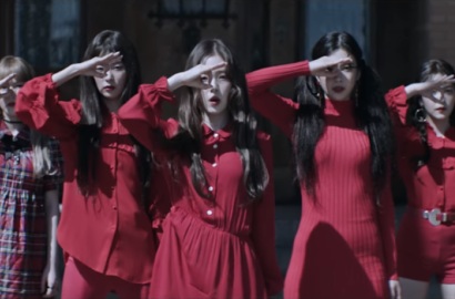 Misterius Hingga Seksi, Red Velvet Ajak Fans Menari di MV 'Peek A Boo'