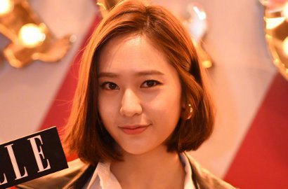 Usung Gaya Serba Hitam, Krystal Bak Sosialita Saat Berangkat ke Tokyo