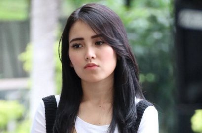 Ayu Ting Ting Dicuekin Saat Jalan-Jalan di Mall, Netter 'Nyinyir' Habis-Habisan