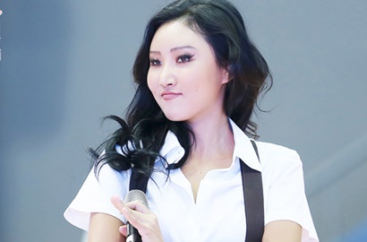 Saking Seksinya, Hwasa Dipuji Mirip Artis Hollywood di Foto Ini