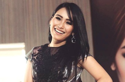 Bisa Berangkatkan Umroh 10 Orang, Begini Ungkapan Bahagia Ayu Ting Ting