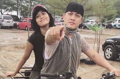 Dirly Nikah Sederhana dengan Pramugari, Netter Heboh Bahas Perbedaan Agama