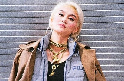 Tampil Cantik Saat Hadiri AMA 2017, Gaun Agnes Monica Jadi Sorotan