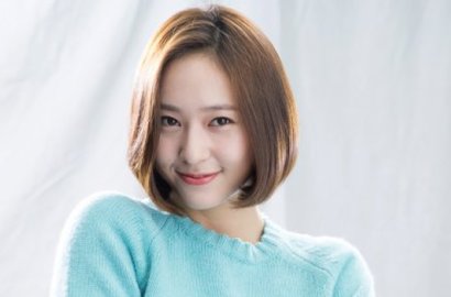Pakai Busana Seksi dan Pamer Belahan Dada, Krystal f(x) Dipuji Cocok Bergaya Dewasa