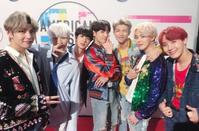 Tak Cuma Ansel Elgort, BTS Juga Pose Kece Bareng Para Selebriti Ini di AMA 2017