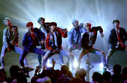 Cetak Sejarah di AMA 2017, BTS Dijanjikan Masuk Guiness World Record 2018