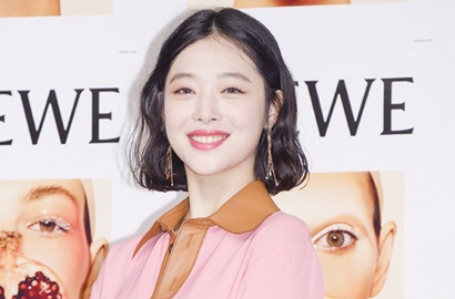 Seksi Pamer Belahan Dada, Sulli Malah Buru-Buru Hapus Foto Ini