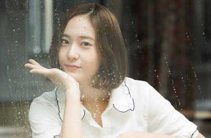 Dukung 'Wise Prison Life', SM Rilis Deretan Foto Adegan Mempesona Krystal