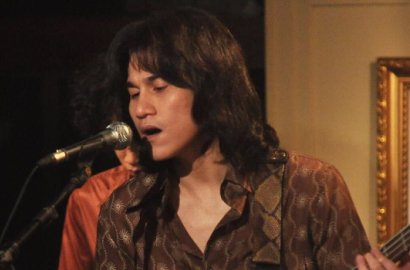 Ingin Terlihat Mirip, Vino Bastian Bikin Rahang Khusus Demi Film 'Chrisye'