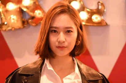 Umbar Belahan Dada Ngintip di Foto Ini, Krsytal Dipuji Cantik Kebangetan