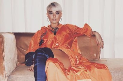 Keren, Agnes Monica Sabet Piala Best Asian Artist Indonesia di MAMA Vietnam