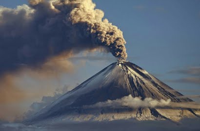 Status Gunung Agung Awas, Warga Diminta Mengungsi dan Bandara Ditutup