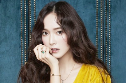 Jadi Model Produk Perhiasan, Cantiknya Jessica Bak Putri Raja di Foto Ini