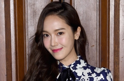 Jessica Jung Pamer Kaki Telanjang Saat Cuaca Dingin, Ini Kata Netter