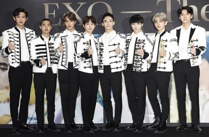 Berbalut Barang Branded, Intip Gaya Kece EXO Saat Berangkat ke Hong Kong untuk MAMA