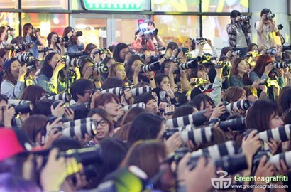 Nekat Lakukan Ini, Netter Miris Lihat Kelakukan Fansite di Bandara