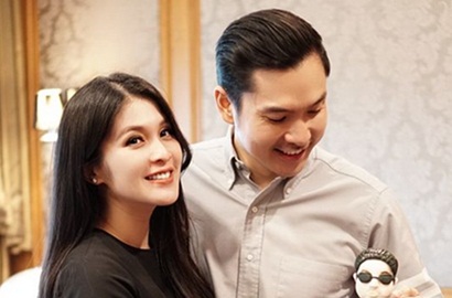 Mendadak Pegang Pisau, Suami Bikin Syok Sandra Dewi di Foto Ini