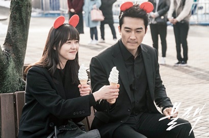 Tidur Seranjang, Song Seung Heon Pandangi Go Ara di 'Black' Dijamin Bikin Baper