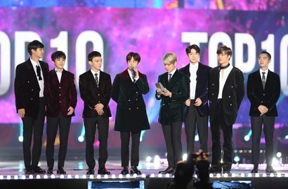 Medley Lagu-Lagu Hits, EXO Bak Sedang Konser Tunggal di MMA 2017