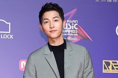 Ketemu Lagi, Song Joong Ki Asyik Ngobrol dengan Sosok Nenek Ini di Backstage MAMA 2017