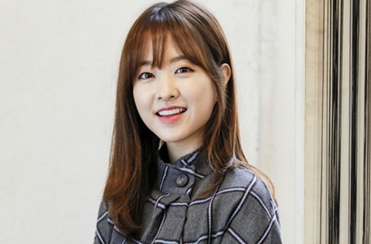 Syuting Selesai, Park Bo Young Bangga Pamer Hadiah dari Kru 'Your Wedding'