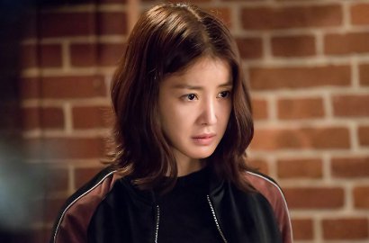 Tak Tahu Sedang Hamil, Perut Lee Si Young Sempat Tertembak Saat Syuting 'Lookout'