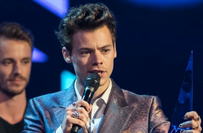 Sempat Diisukan Kencan, Harry Styles Kini Pacari Model Seksi Ini?