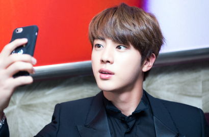 Ultah ke-25, Jin BTS Sapa Fans di V Live Hingga Dapat Surat dari RM