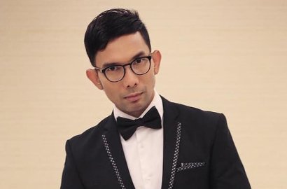 Foto Bareng Cewek Cantik, Indra Herlambang: Udah Kayak Prewedding Belum?