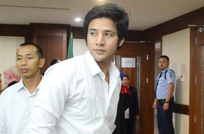 Dihukum Tapi Kepergok di Mal, Ammar Zoni Beda Nasib dengan Ridho Rhoma?
