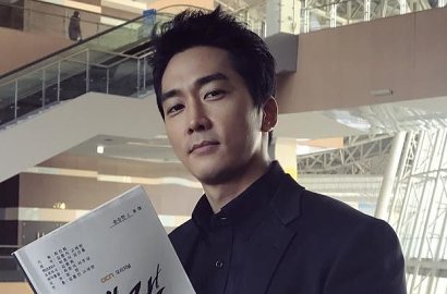 Pamer Dapat Kiriman di 'Black', Fans Terpukau Wajah Awet Muda Song Seung Heon