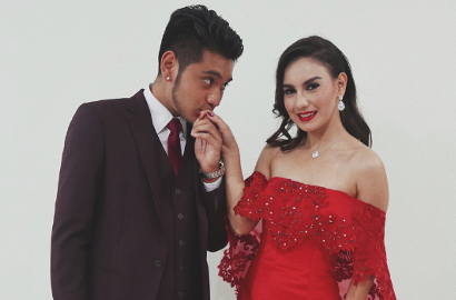 Bak Keluarga Bahagia, Irish-Giorgino Pakai Kaus Kembaran dengan 'Anak' di 'Rahmat Cinta'