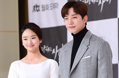 Won Jin Ah Santai Pandangi Junho Telanjang Dada di 'Just Between Lovers'