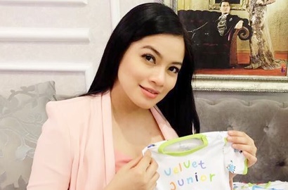 Titi Kamal Tunjukkan Wajah Anak Keduanya, Netter: Ganteng Banget