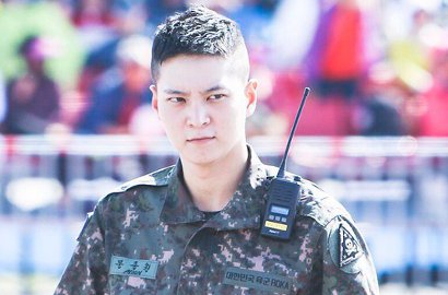 Ganteng Pakai Seragam Tentara, Joo Won Pamer Foto Bareng Politisi Saat Wamil