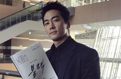 Song Seung Heon Pamer Lucunya Foto Belajar Ciuman di 'Black' Bikin Fans Gemas