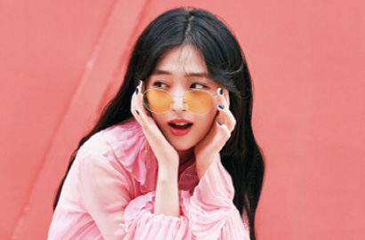 Cuma Dipotret Pakai Ponsel, Netter Kagumi Cantik Alami Sulli di Event Fashion