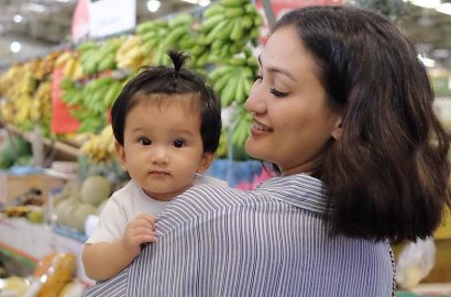 Nama Anaknya Dicatut Kasus Penipuan, Atiqah Hasiholan Peringatkan Netter
