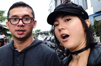 Serba Merah, Intip Foto Poppy Sovia Resmi Dilamar Kekasih