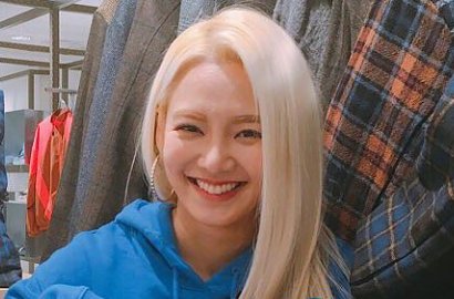 Feminin Pakai Mantel Bulu di SMtown Gala, Hyoyeon: Apa Aku Cantik?
