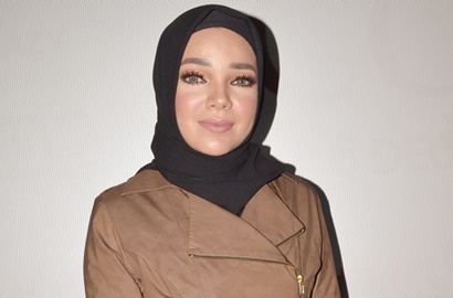 Ditanya Suami Soal Perasaan Menikah Selama 6 Tahun, Jawaban Dewi Sandra Romantis Banget
