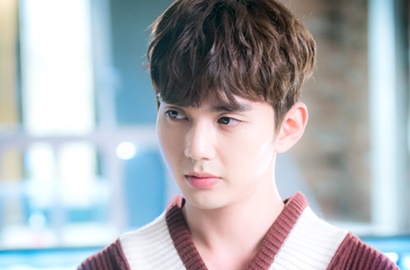 Ber-IQ Tinggi di 'I'm Not Robot', Seriusnya Yoo Seung Ho Kerja Pakai Baju Tidur
