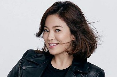 Pede Tampil Polos Tanpa Makeup di Bandara, Song Hye Kyo Bikin Iri Netter