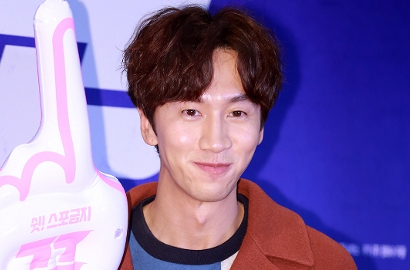 Mulai Sibuk Syuting, Kerennya Lee Kwang Soo Pakai Jas di 'Live'