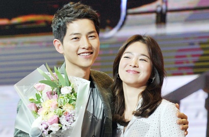'Ditinggal' Hye Kyo ke Beijing, Joong Ki Pose Cemberut di Foto Ini?