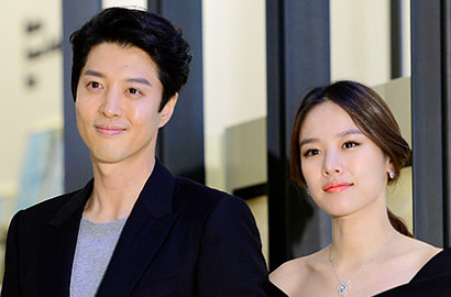 Lee Dong Gun dan Jo Yoon Hee Sambut Kelahiran Anak Pertama