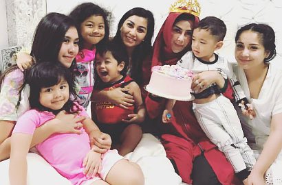 Foto Ultah Amy Qanita Depan Pohon Natal Tuai Sorotan, Nagita Bergaya Rocker Seksi Dikritik