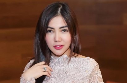 Geng Sosialita Bella Shofie Arisan Pakai Kostum, Netter Sindir Mirip SPG?