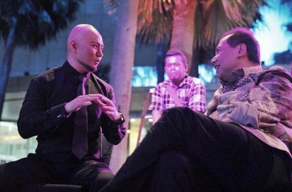 Ajak Chairul Tanjung Jadi Stuntman, Deddy Corbuzier Main Sulap Lagi di Hut Trans 2017