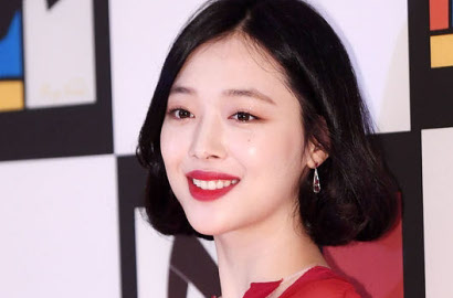 Sulli Lakukan Skinship Bareng Cowok Saat Belajar Salsa di Kuba